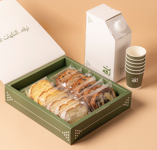 12 قطعة منوعة باوند كيك مع قهوة اليوم أو قهوة سعودية